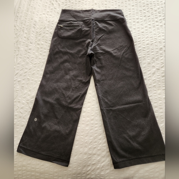 Lululemon cropped grey pants - size 6 - Picture 2 of 2